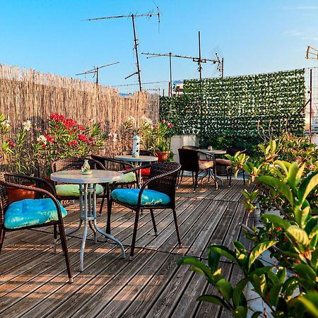 Renovated Apartment With Roof Garden Access, 15 M Walk To Acropolis Athena Bagian luar foto