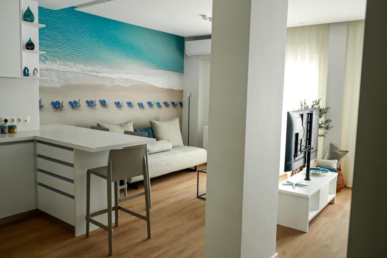 Renovated Apartment With Roof Garden Access, 15 M Walk To Acropolis Athena Bagian luar foto
