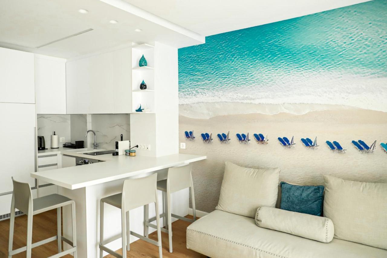 Renovated Apartment With Roof Garden Access, 15 M Walk To Acropolis Athena Bagian luar foto