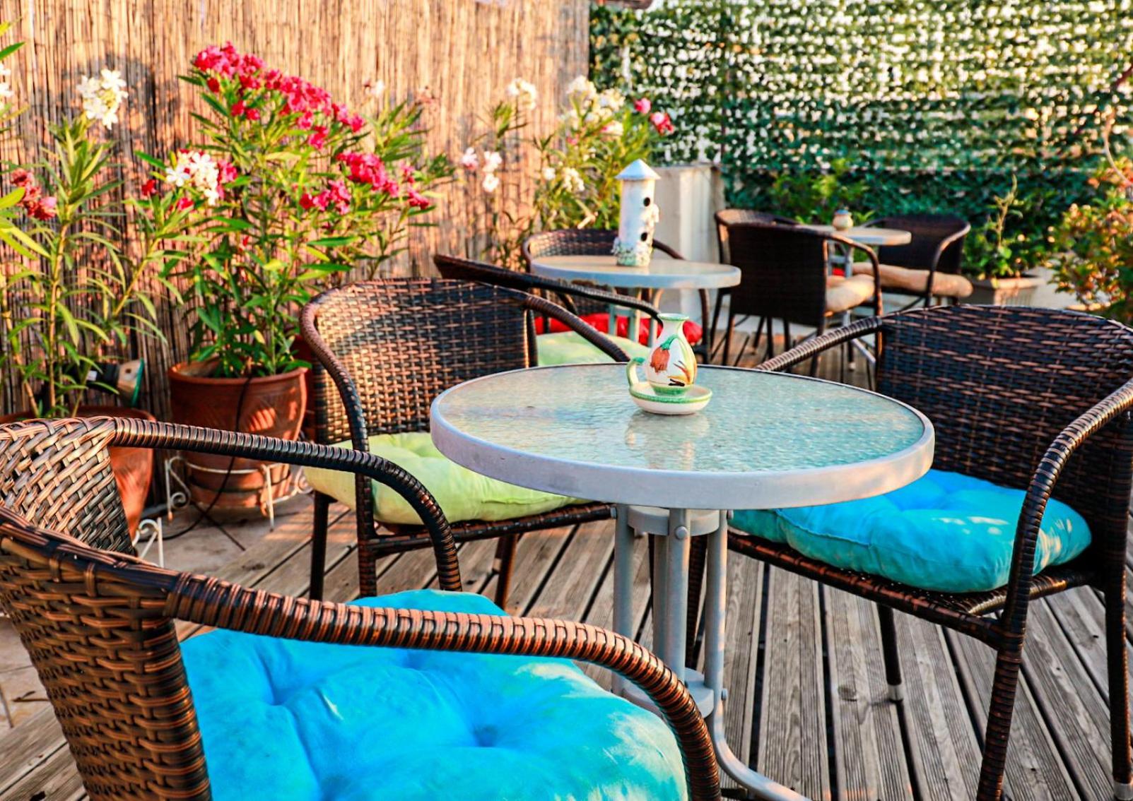 Renovated Apartment With Roof Garden Access, 15 M Walk To Acropolis Athena Bagian luar foto