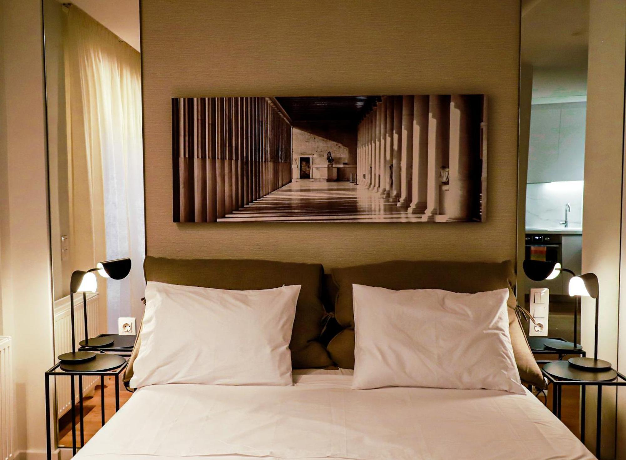 Renovated Apartment With Roof Garden Access, 15 M Walk To Acropolis Athena Bagian luar foto