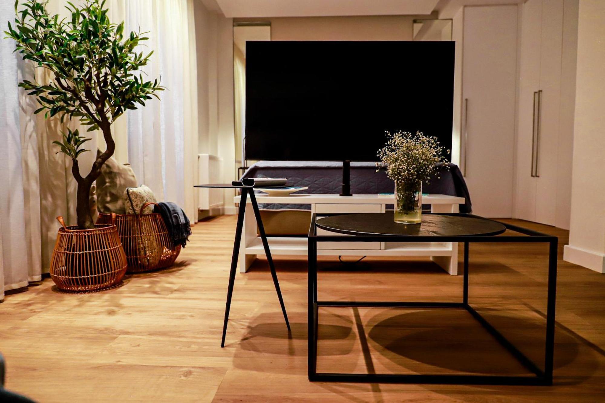 Renovated Apartment With Roof Garden Access, 15 M Walk To Acropolis Athena Bagian luar foto