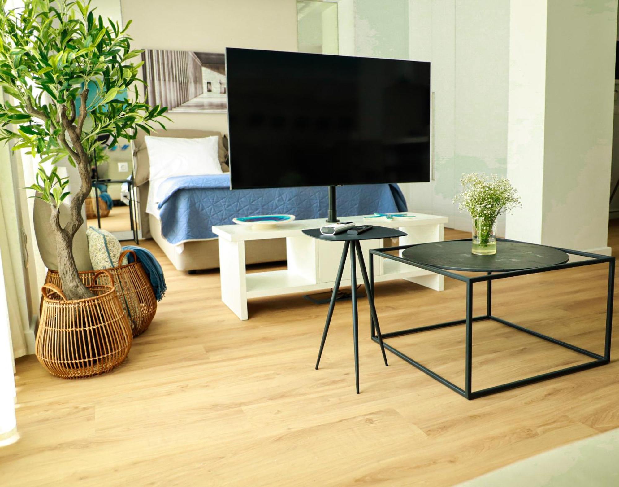 Renovated Apartment With Roof Garden Access, 15 M Walk To Acropolis Athena Bagian luar foto
