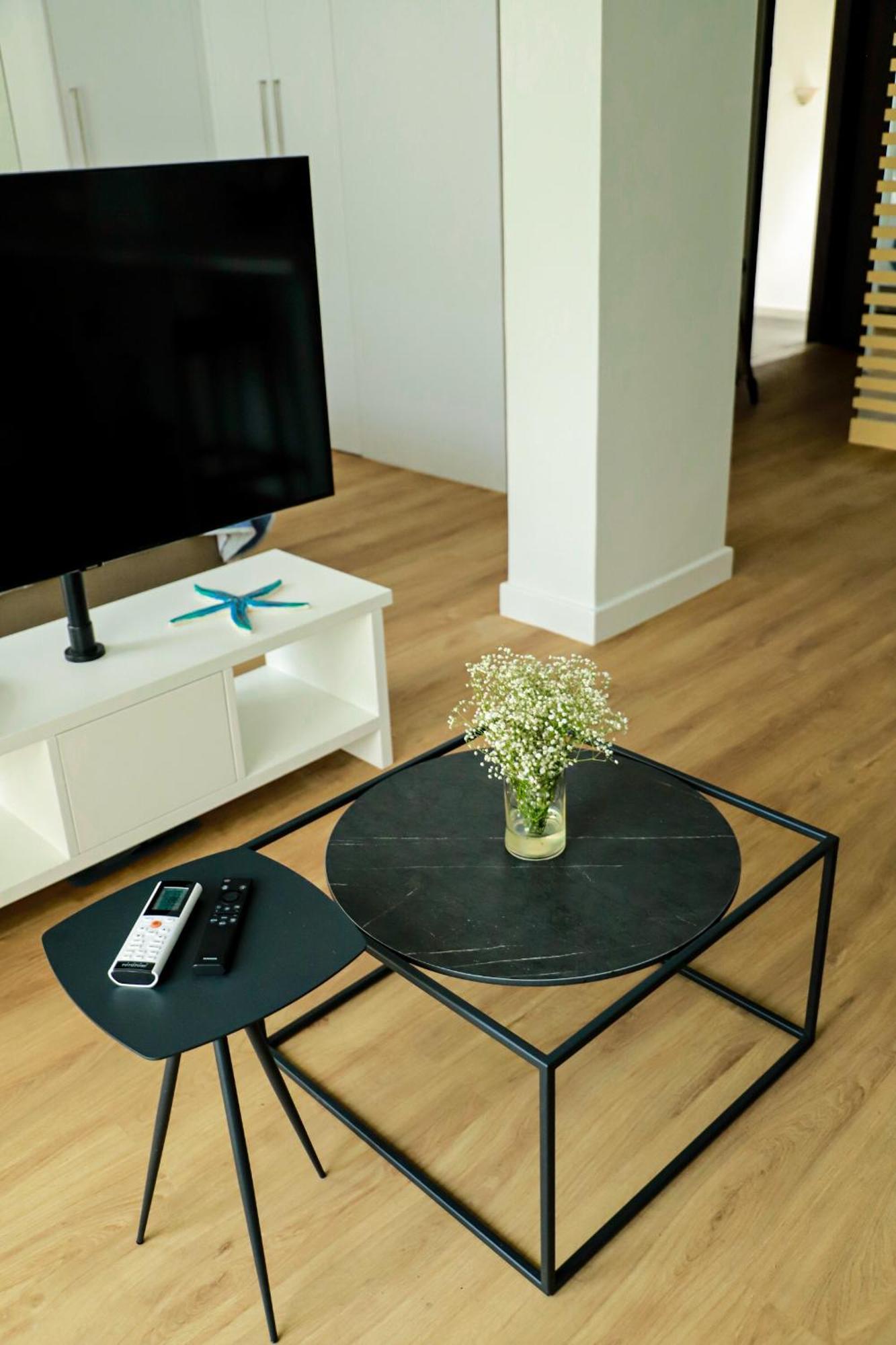 Renovated Apartment With Roof Garden Access, 15 M Walk To Acropolis Athena Bagian luar foto