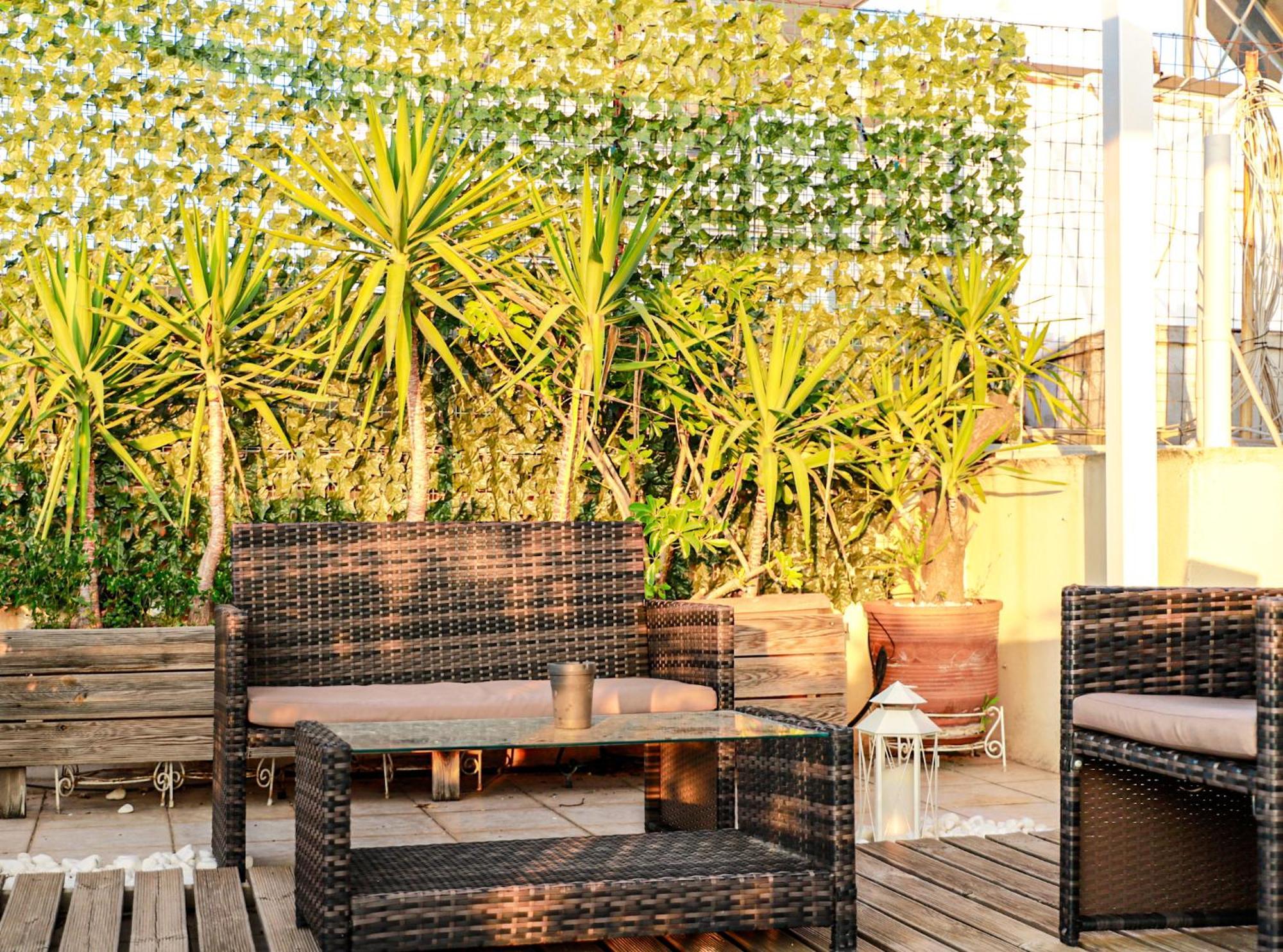 Renovated Apartment With Roof Garden Access, 15 M Walk To Acropolis Athena Bagian luar foto