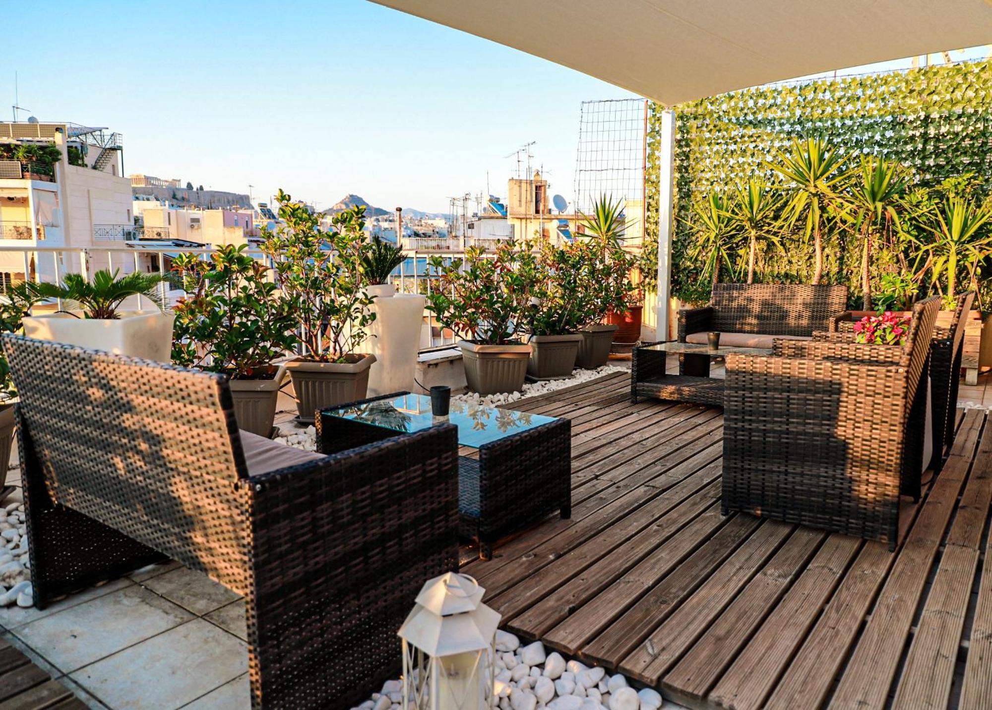 Renovated Apartment With Roof Garden Access, 15 M Walk To Acropolis Athena Bagian luar foto