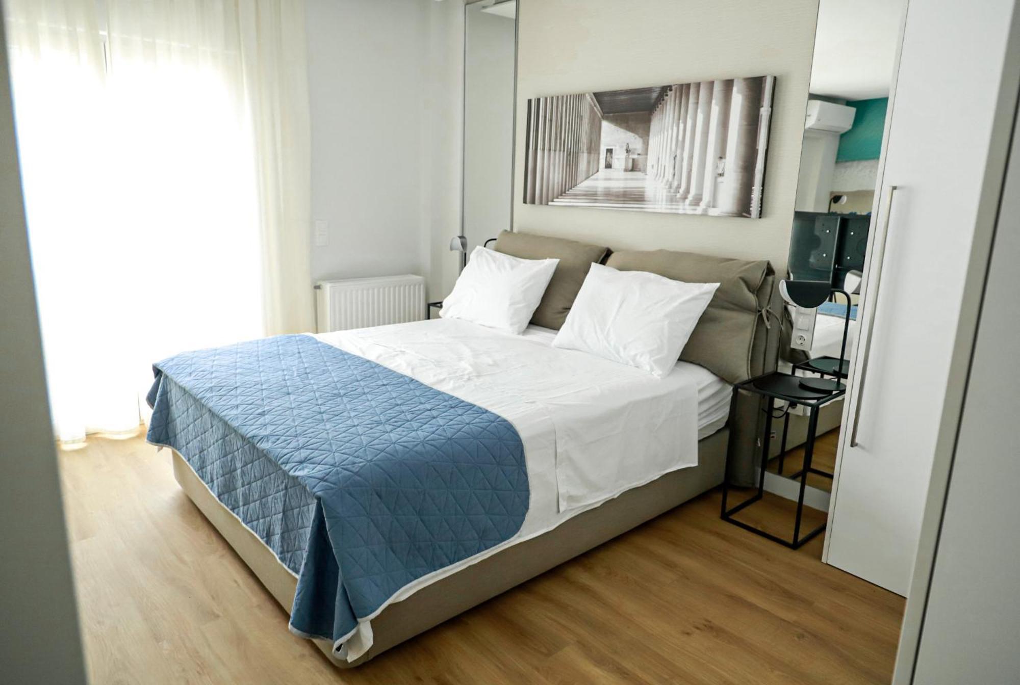 Renovated Apartment With Roof Garden Access, 15 M Walk To Acropolis Athena Bagian luar foto