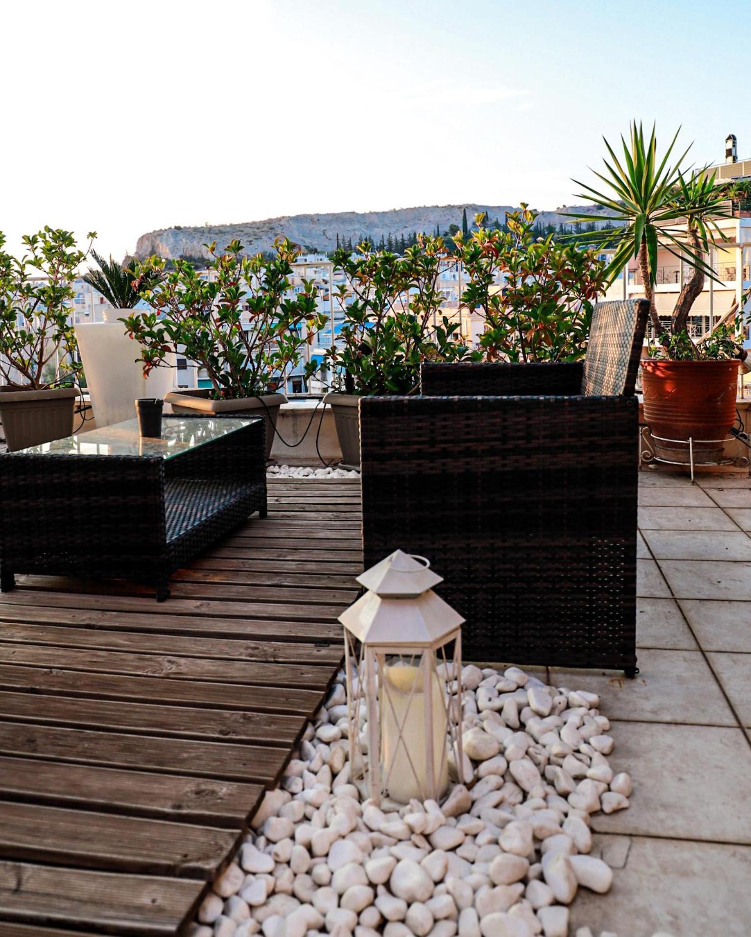Renovated Apartment With Roof Garden Access, 15 M Walk To Acropolis Athena Bagian luar foto