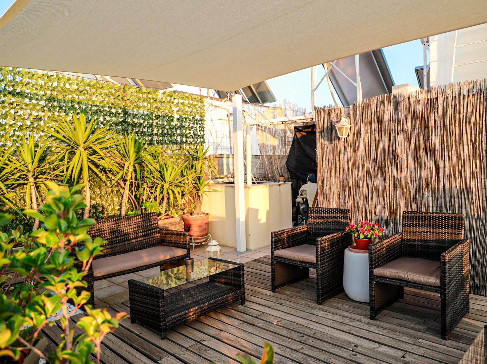 Renovated Apartment With Roof Garden Access, 15 M Walk To Acropolis Athena Bagian luar foto