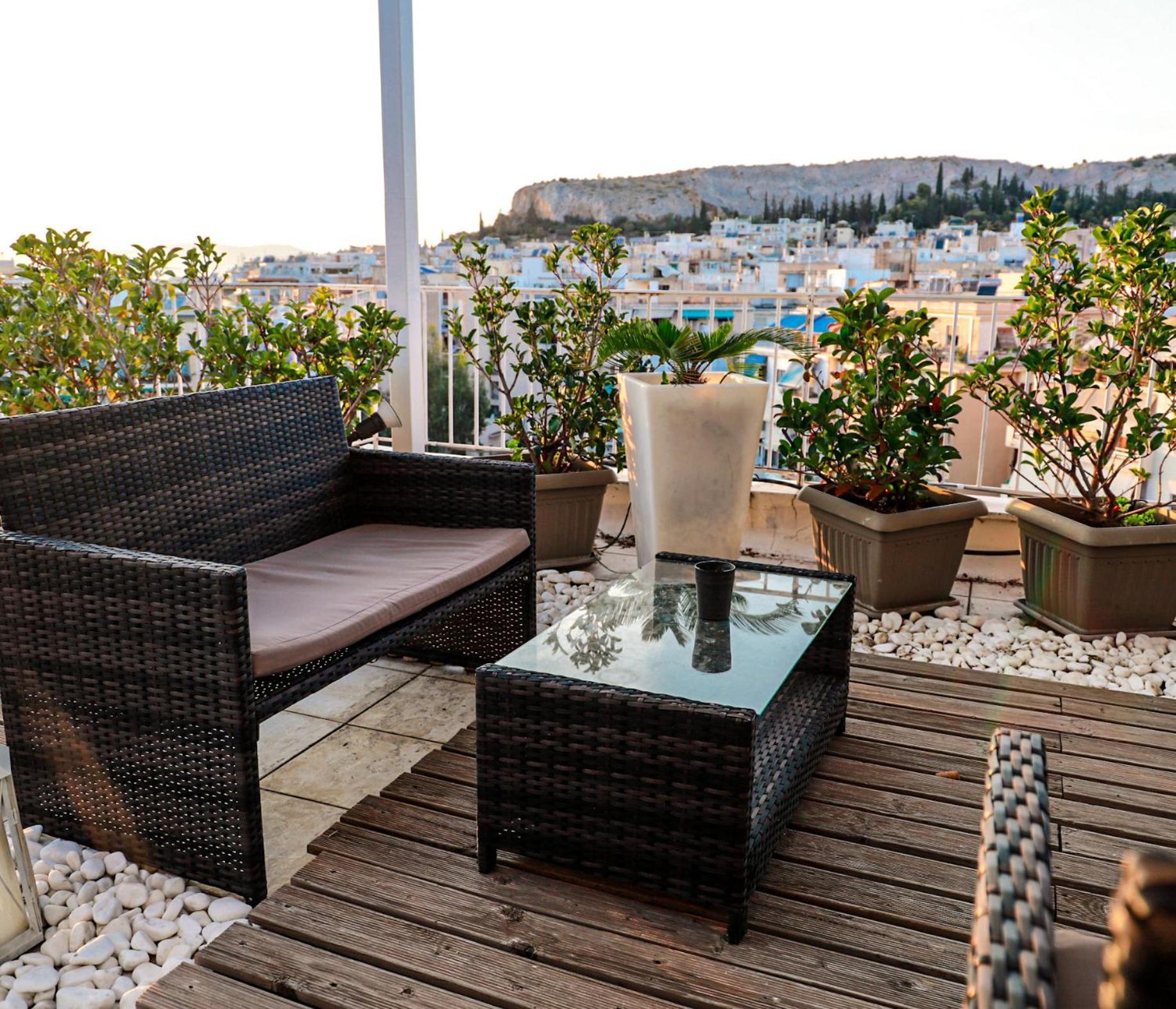 Renovated Apartment With Roof Garden Access, 15 M Walk To Acropolis Athena Bagian luar foto