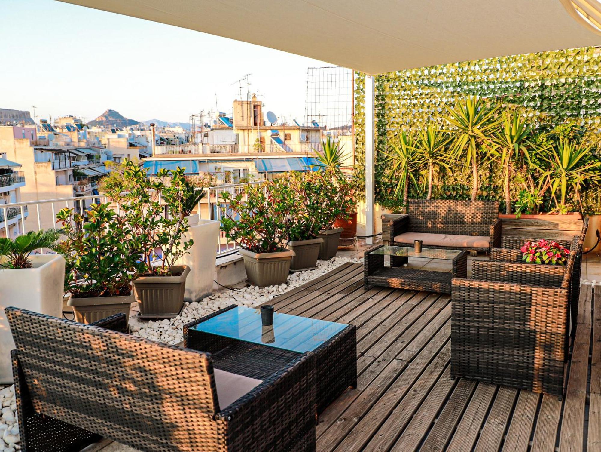 Renovated Apartment With Roof Garden Access, 15 M Walk To Acropolis Athena Bagian luar foto